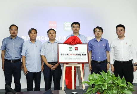 s36沙龙会益智携手南师附小，共建科教实验室